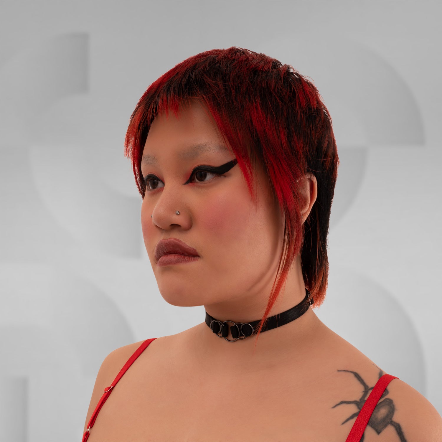 Small filigrane choker necklace in black with sexy lingerie-inspired design, perfect for day and night.