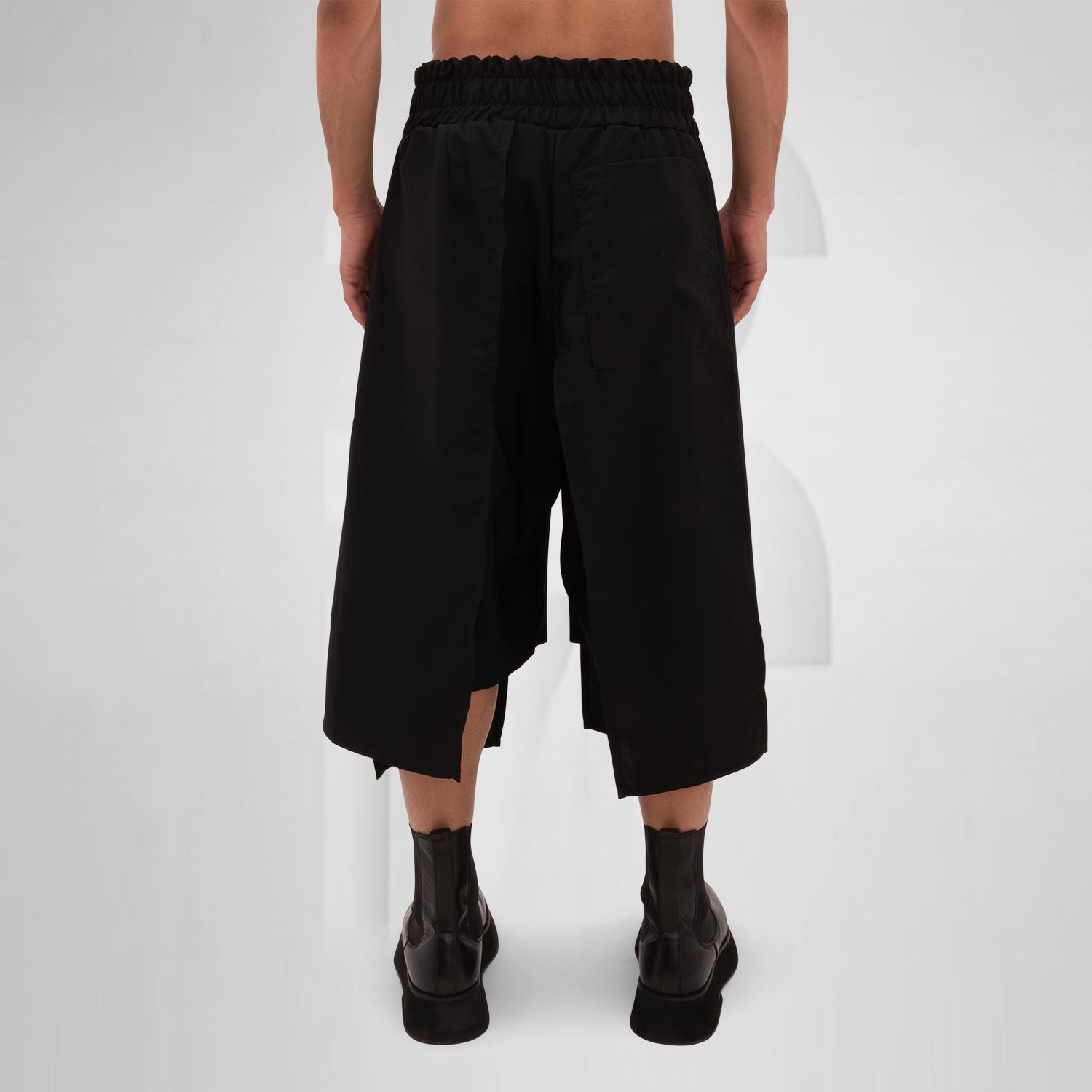 The Layered Bootcut Shorts Mixed from This is Fred present a striking silhouette that embodies contemporary fashion innovation. With a unique layered design in sleek black, these shorts offer a perfect blend of style and comfort, making them versatile for both energetic dance floors and stylish outings. The elasticated waistband ensures a comfortable fit, while the bootcut style adds a modern edge.