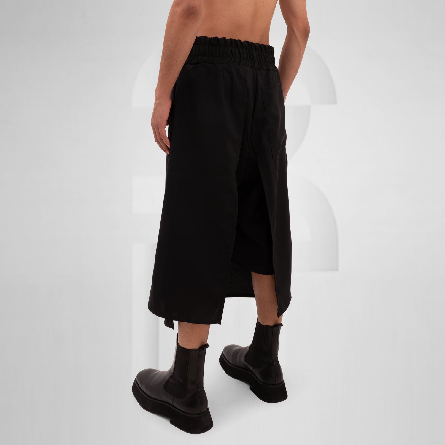 The Layered Bootcut Shorts Mixed from This is Fred present a striking silhouette that embodies contemporary fashion innovation. With a unique layered design in sleek black, these shorts offer a perfect blend of style and comfort, making them versatile for both energetic dance floors and stylish outings. The elasticated waistband ensures a comfortable fit, while the bootcut style adds a modern edge.