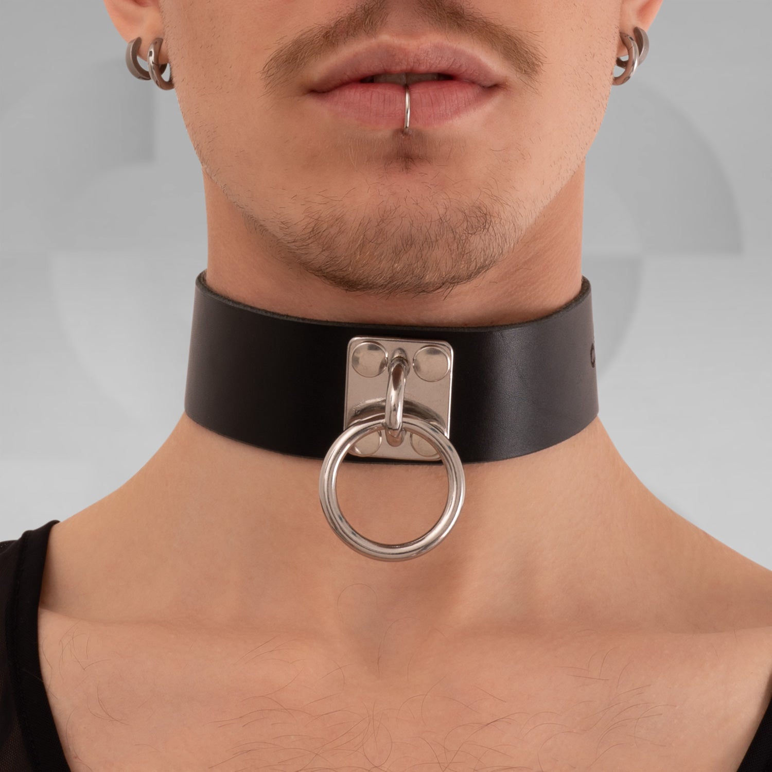 High quality leather chocker, perfect for vibrant nights out in Berlin's techno scene.