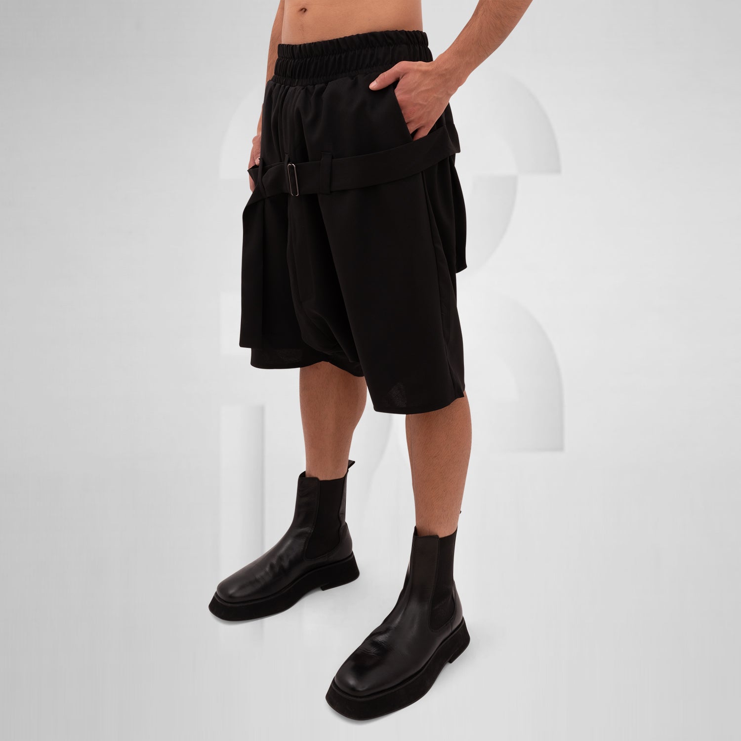 The Wide Shorts with Straps Mixed from This is Fred showcase a bold silhouette that blends avant-garde design with everyday practicality. Crafted from high-quality materials, these shorts feature adjustable straps that enhance both style and fit, allowing for a custom look that stands out in any ensemble. The unique shape adds a modern edge, while the thoughtfully placed pockets provide functionality without compromising aesthetics.