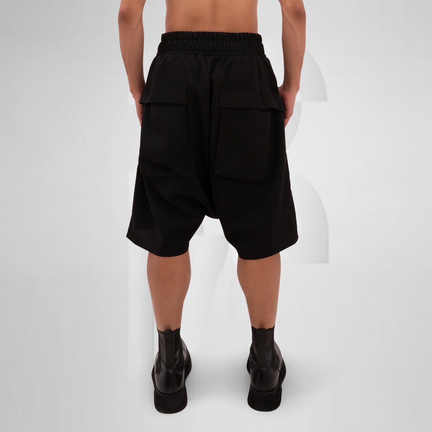 The Wide Shorts with Straps Mixed from This is Fred showcase a bold silhouette that blends avant-garde design with everyday practicality. Crafted from high-quality materials, these shorts feature adjustable straps that enhance both style and fit, allowing for a custom look that stands out in any ensemble. The unique shape adds a modern edge, while the thoughtfully placed pockets provide functionality without compromising aesthetics.