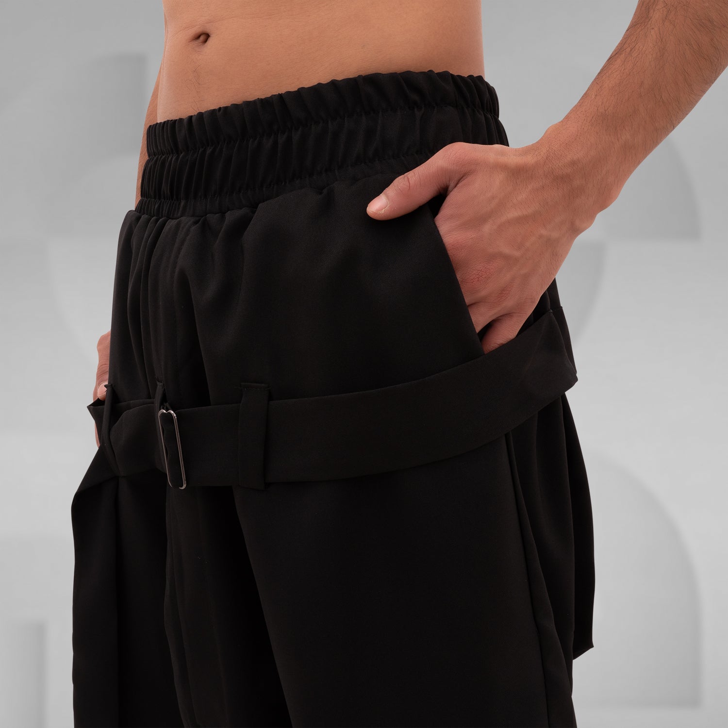 The Wide Shorts with Straps Mixed from This is Fred showcase a bold silhouette that blends avant-garde design with everyday practicality. Crafted from high-quality materials, these shorts feature adjustable straps that enhance both style and fit, allowing for a custom look that stands out in any ensemble. The unique shape adds a modern edge, while the thoughtfully placed pockets provide functionality without compromising aesthetics.