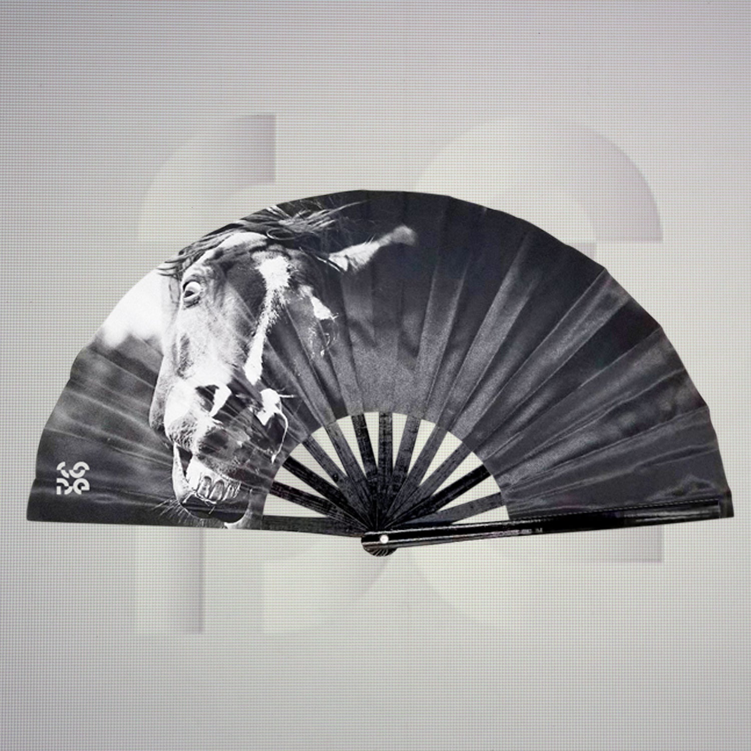 his is a folding fan featuring an image of a horse. The horse's face is prominently displayed, giving it a dynamic and expressive look. The fan combines artistic elements with a functional design.