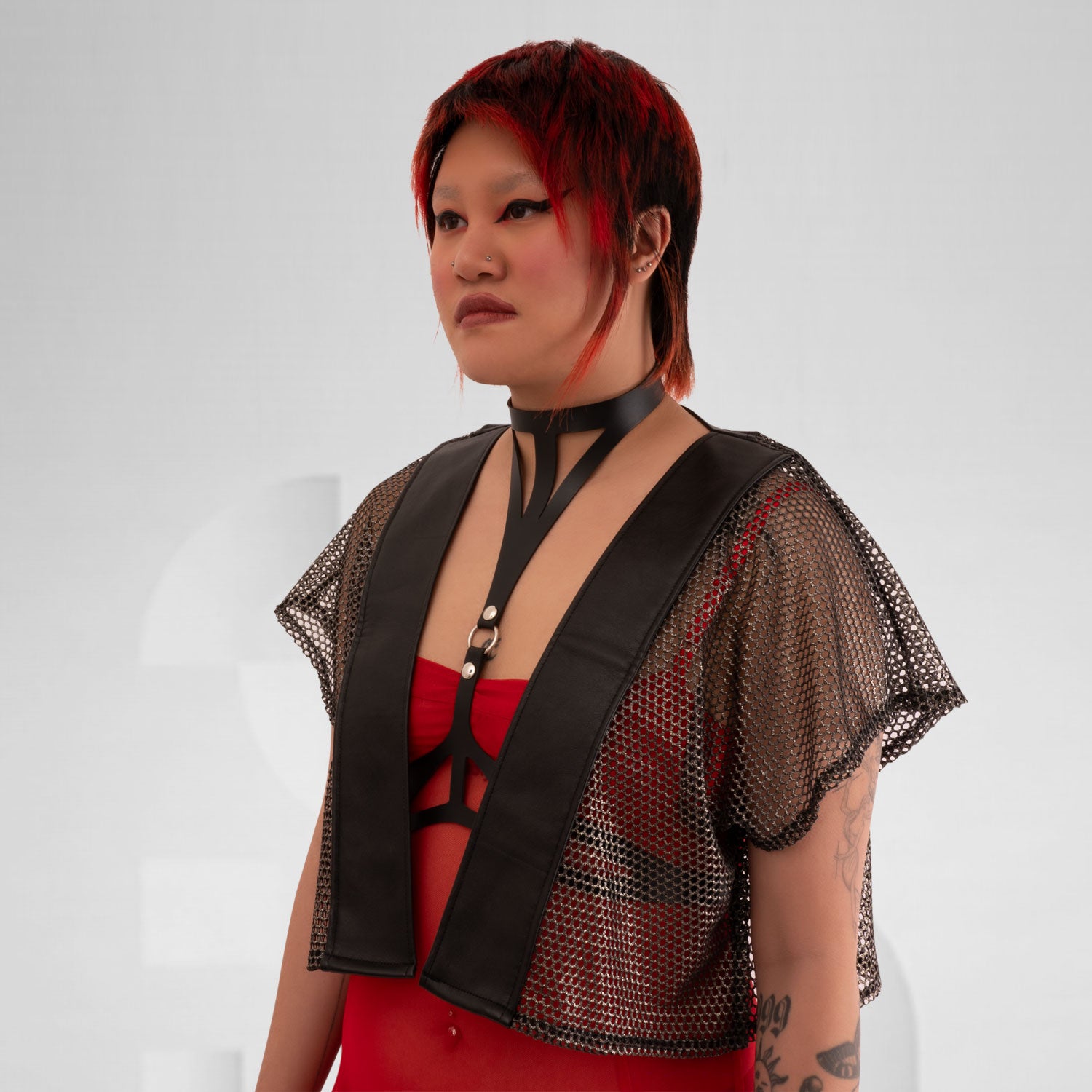 A stunning short gold kimono made of mesh fabric, showcasing avant-garde Berlin fashion.