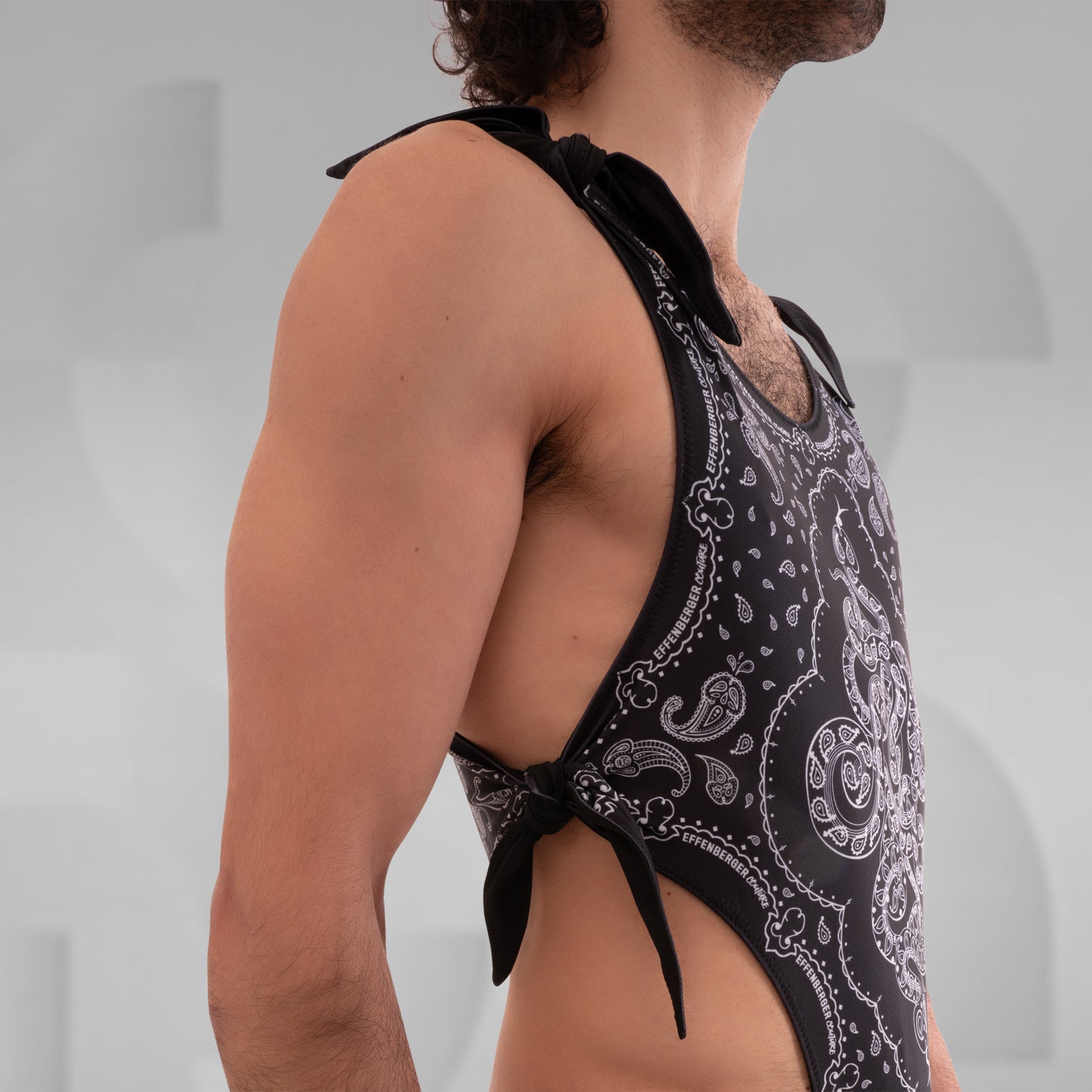 Seductive body featuring a bandana-style print and cute loops at the sides.