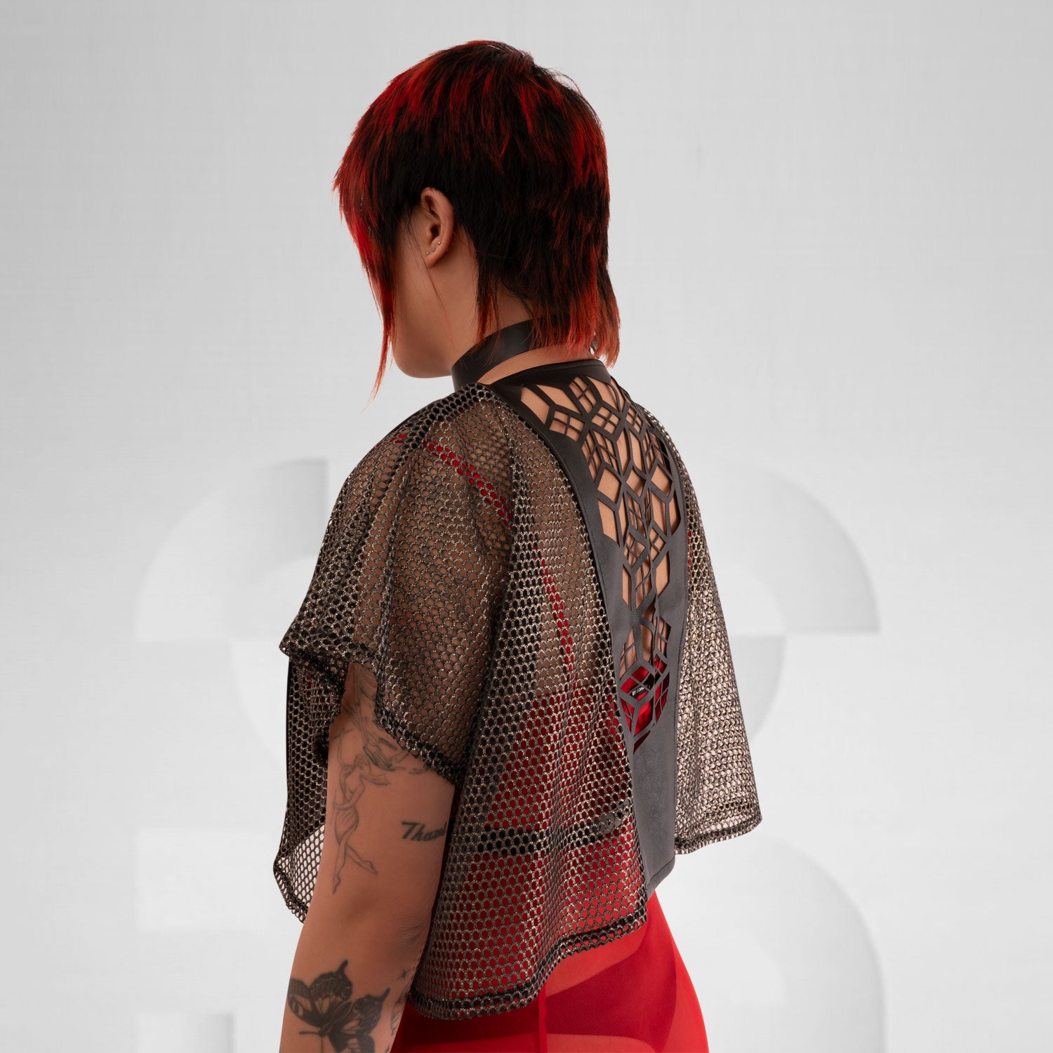 A stunning short gold kimono made of mesh fabric, showcasing avant-garde Berlin fashion