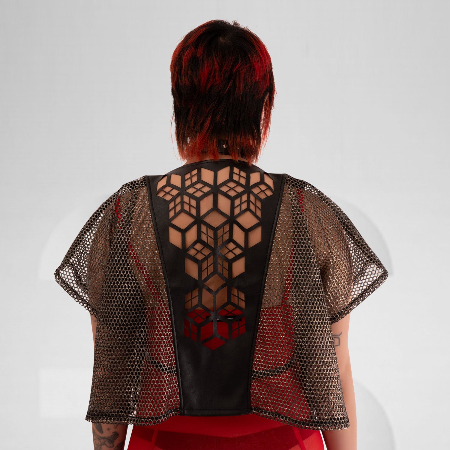 A stunning short gold kimono made of mesh fabric, showcasing avant-garde Berlin fashion