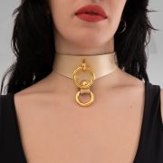 The choker sits snugly at the base of the neck, drawing attention to the collarbone and accentuating the wearer's neck and delicate features. Its slender width embraces minimalism while the luxurious golden hue adds a touch of opulence to any ensemble.