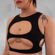 Sexy black crop top highlighting the breasts, perfect for Berlin club culture techno style.