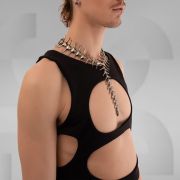 Stylish black crop top for men, perfect for clubbing in Berlin